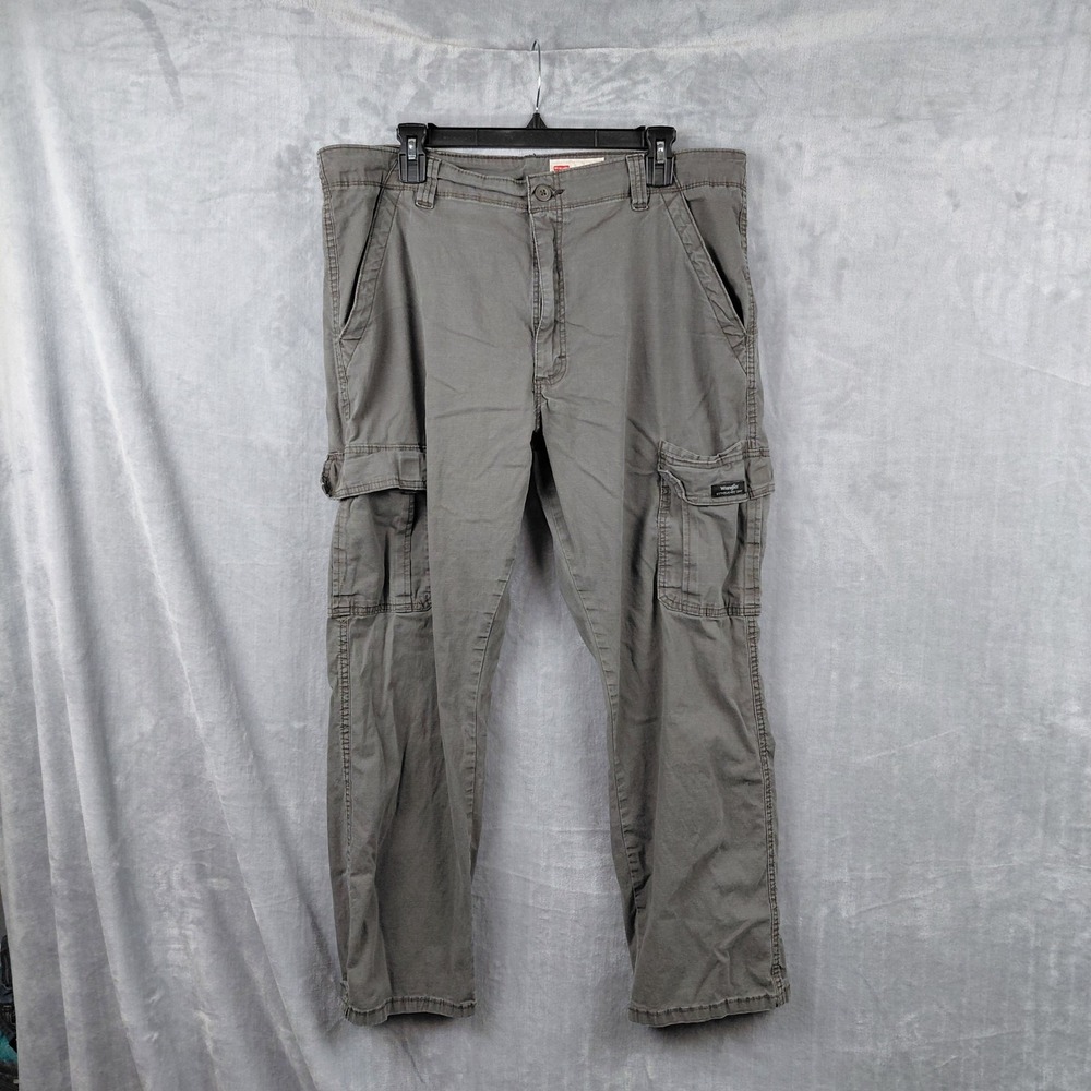 Wrangler Relaxed Fit Men's Gray Cargo Pants Size 38x30 Cotton Spandex Blend